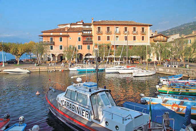 Hafen von Torri del Benaco